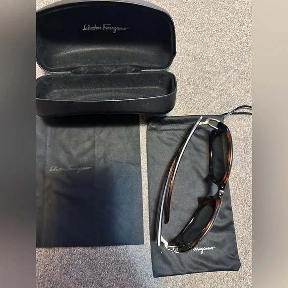 Rare!! SALVATORE FERRAGAMO SF666S 238 FRAMES SUNGLASSES 55-17-125 W/ CASE ETC